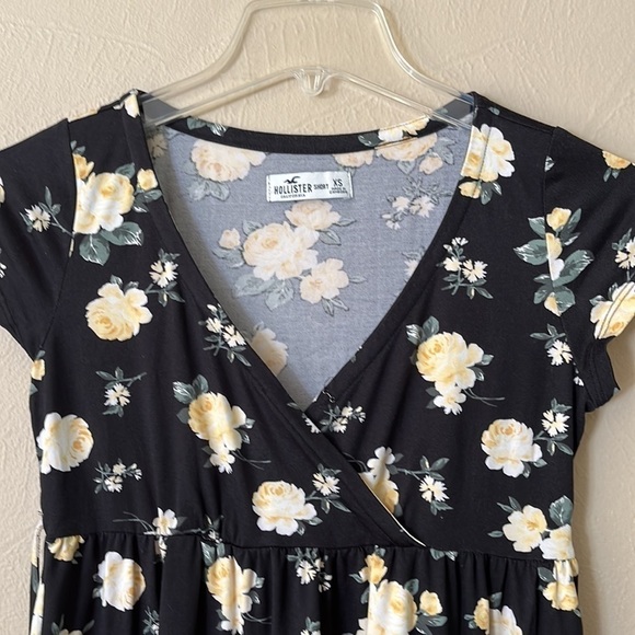 Hollister Dress Three Tiered Wrap on the top mini size XS - Picture 3 of 14